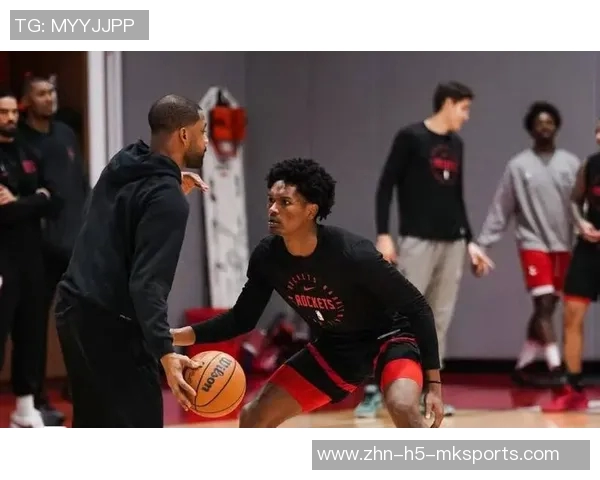 火箭队明日对阵国王阿门因左股四头肌肌腱炎缺席比赛